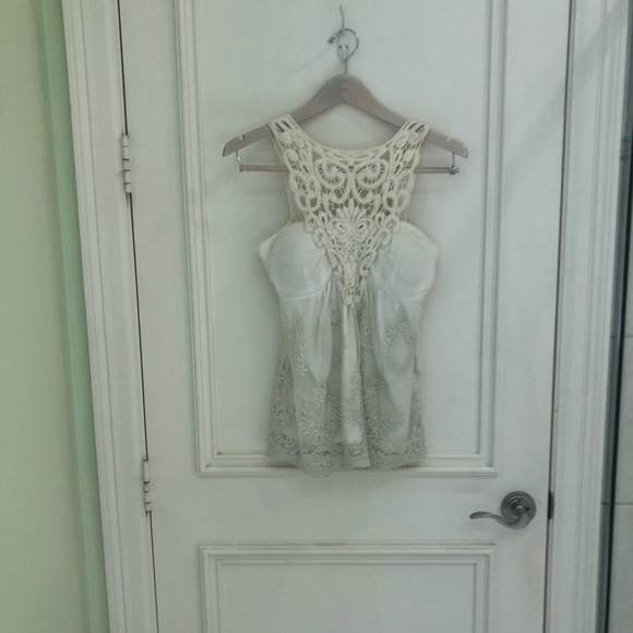 Boston Proper Lace Top with Appliqué Front - Picture 2 of 8